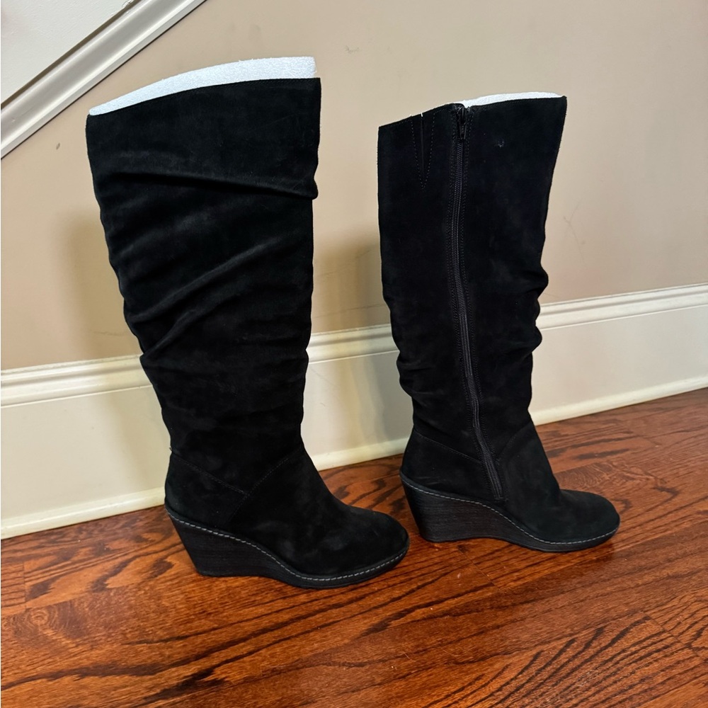 NEW Söfft Black Suede Wedge Boots